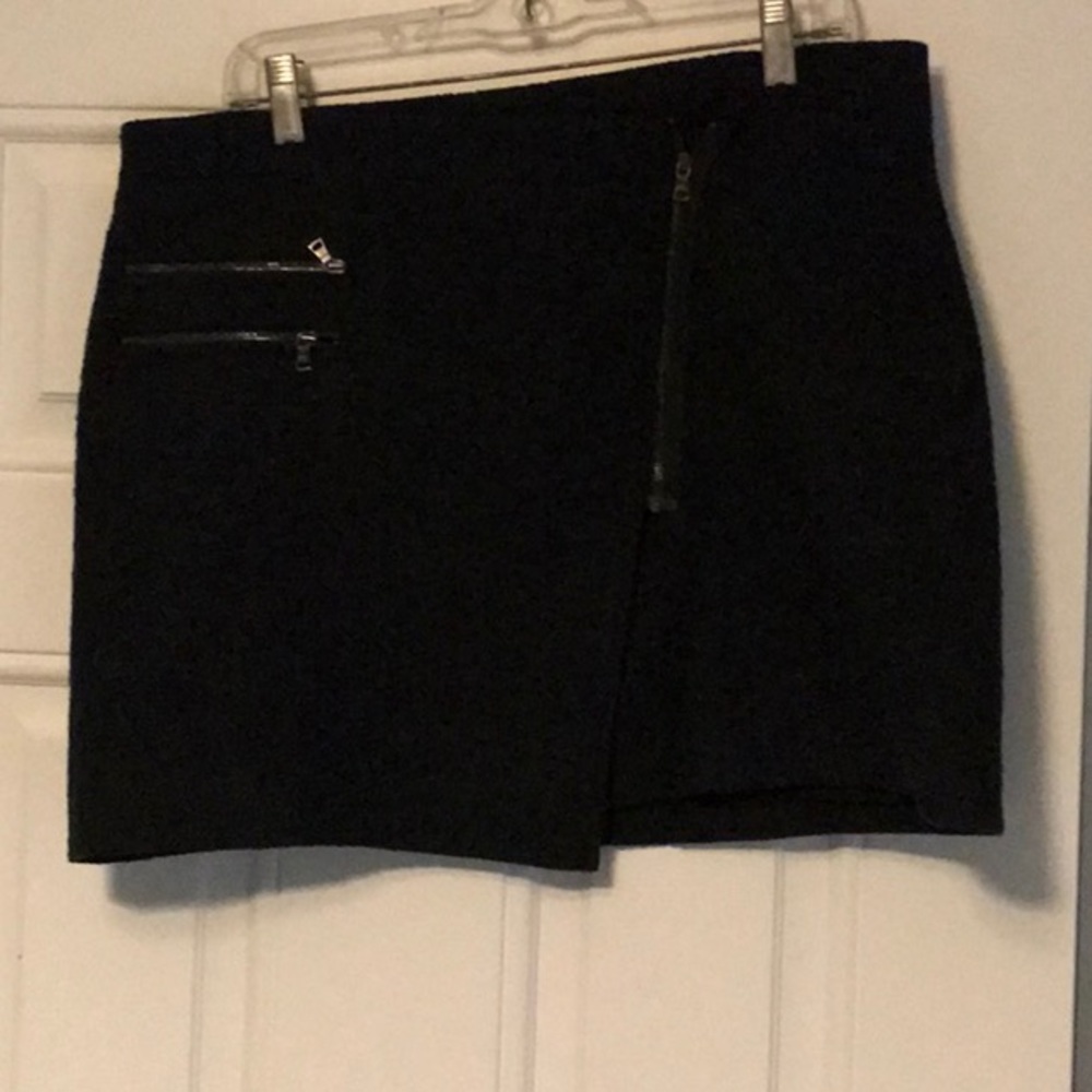 BCBGMAXAZRIA Lizzy Mini Crossover Front Zipper